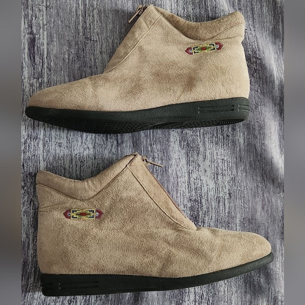 Beacon Comfort Ankle Boots Zip Up Beige Suede Casual Everyday Shoes